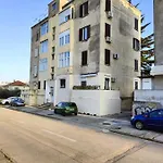아파트 Ms 3br Near Kolovare