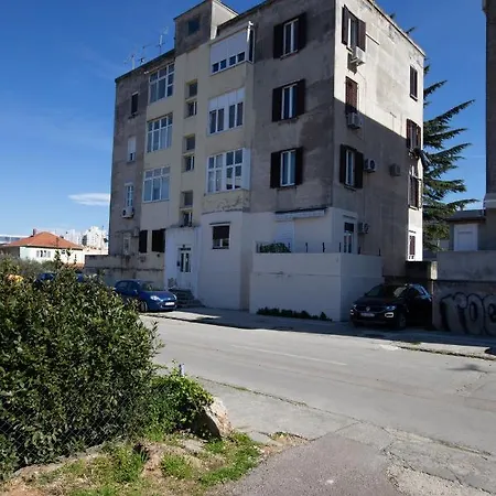 Apartman Ms 3br Near Kolovare *