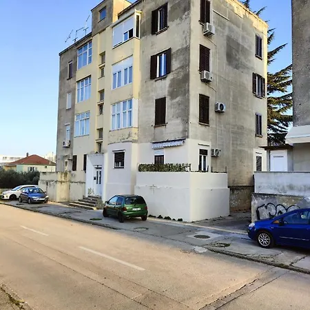 Apartment Ms 3br Near Kolovare