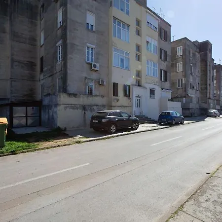 Ms 3br Near Kolovare Apartament